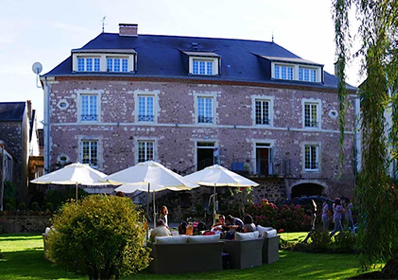Logis - Auberge De L'Abbaye Thiron-Gardais Exterior foto